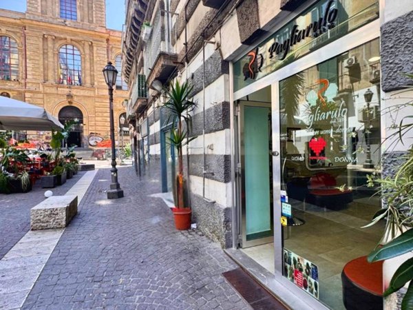 negozio in affitto a Napoli