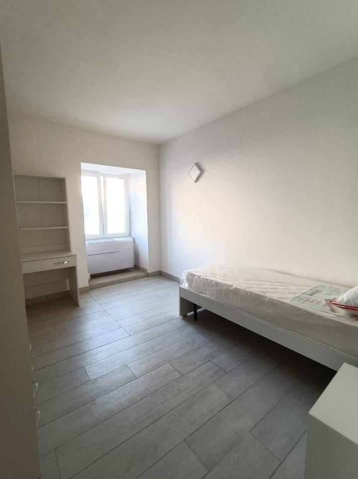 appartamento in affitto a Napoli in zona Stella