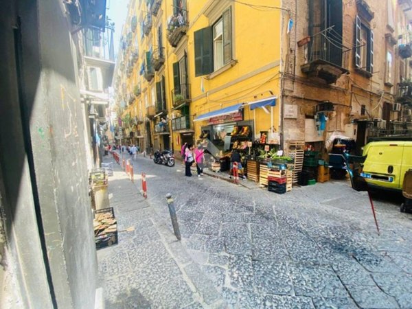 negozio in affitto a Napoli in zona San Ferdinando