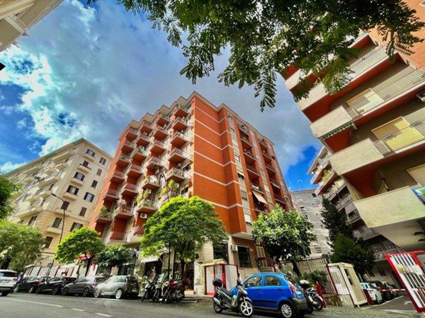 negozio in affitto a Napoli