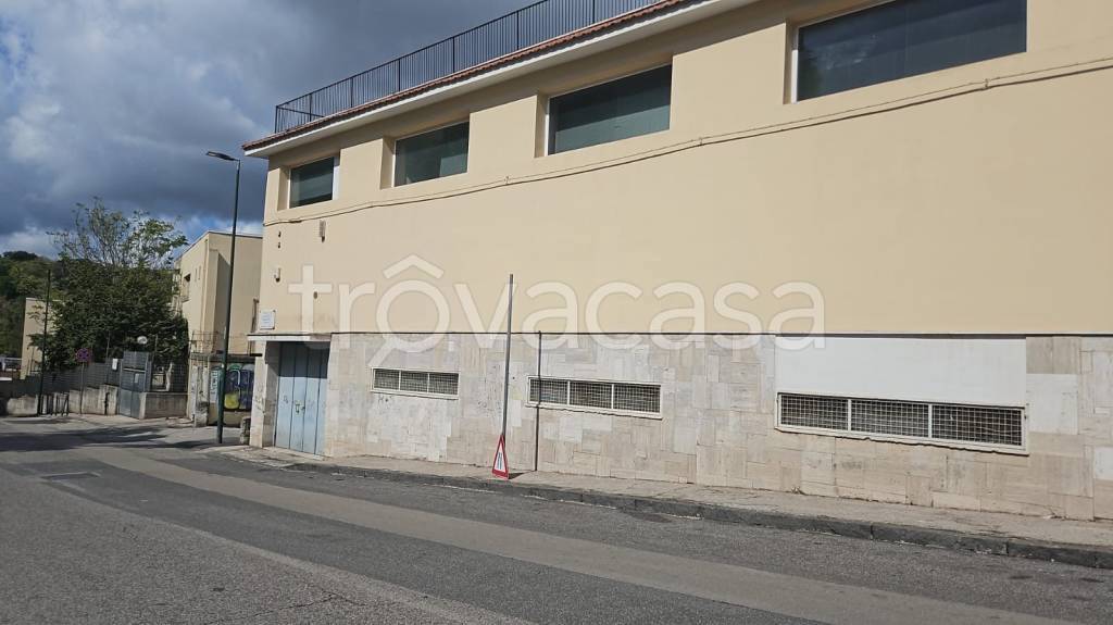 locale commerciale in affitto a Napoli