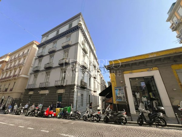 locale commerciale in affitto a Napoli in zona Chiaia