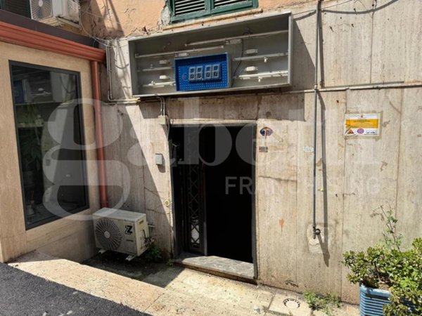 negozio in affitto a Napoli in zona Vomero