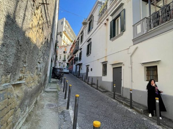 appartamento in affitto a Napoli in zona Chiaia
