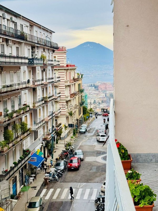 appartamento in affitto a Napoli in zona Chiaia