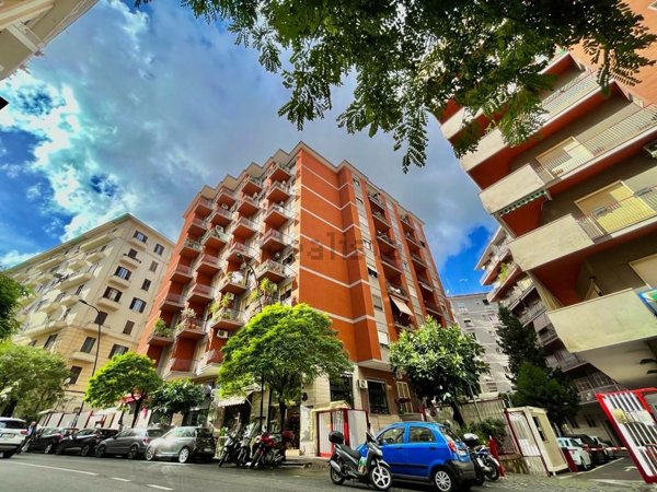 locale commerciale in affitto a Napoli in zona Arenella