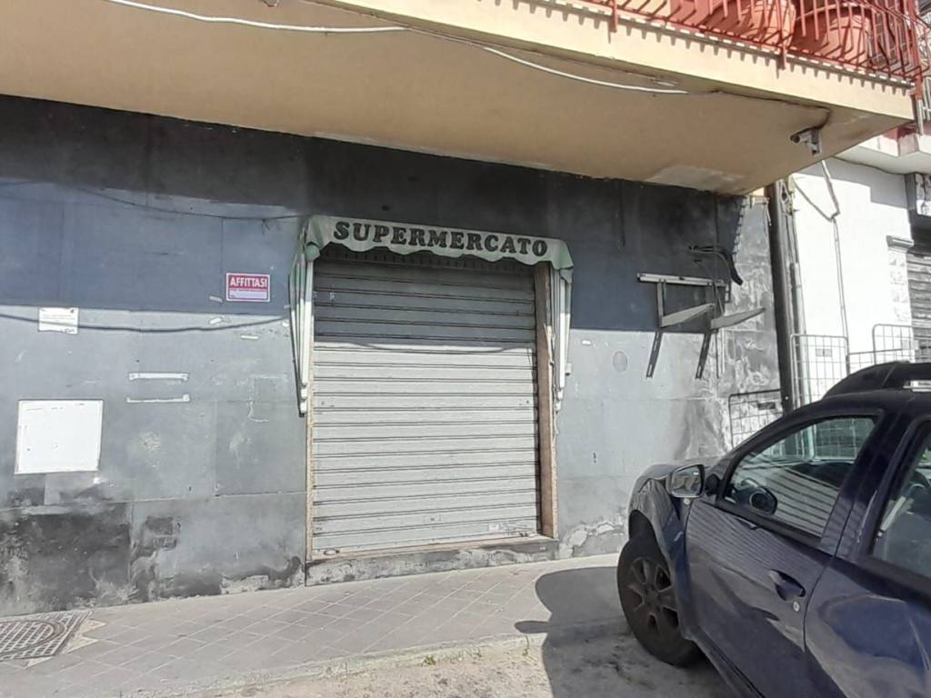 negozio in affitto a Napoli in zona Piscinola