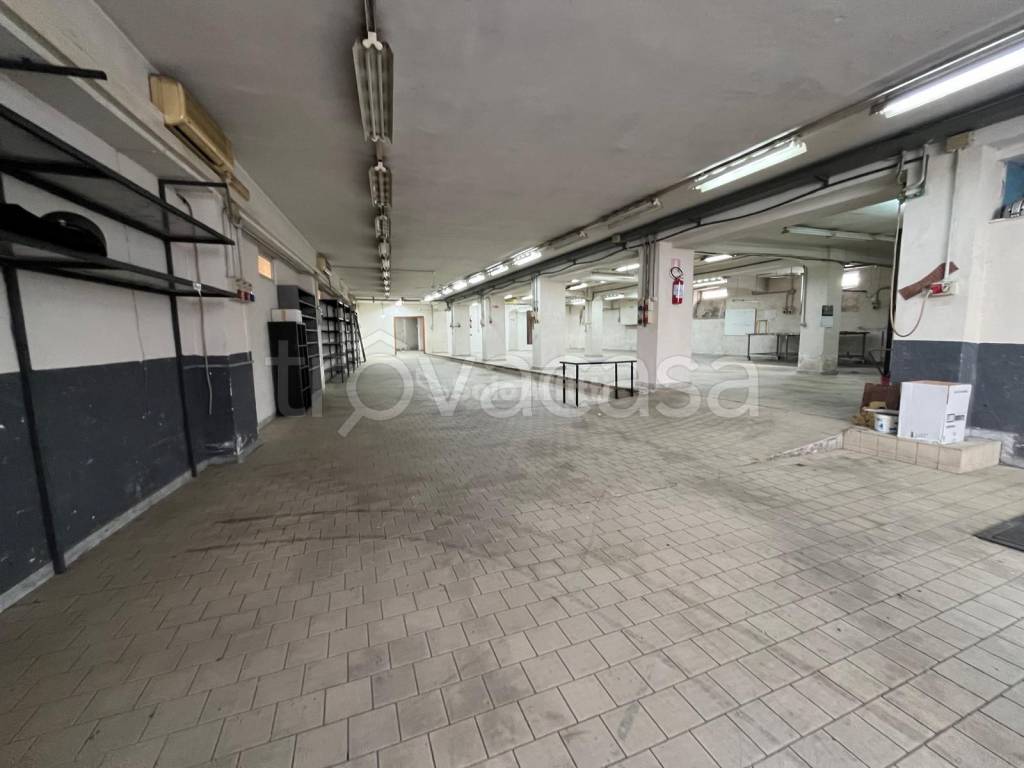 locale commerciale in affitto a Napoli