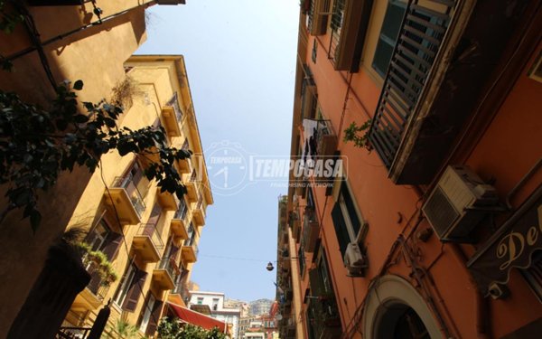 appartamento in affitto a Napoli in zona Chiaia