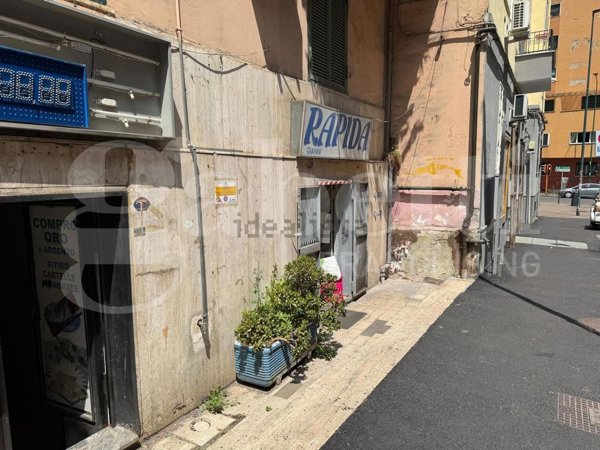 negozio in affitto a Napoli in zona Vomero