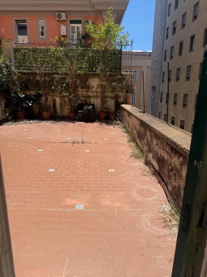 appartamento in affitto a Napoli in zona Chiaia
