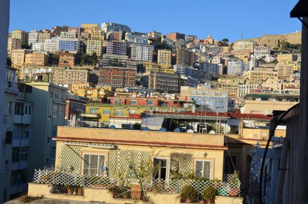 appartamento in affitto a Napoli in zona Chiaia