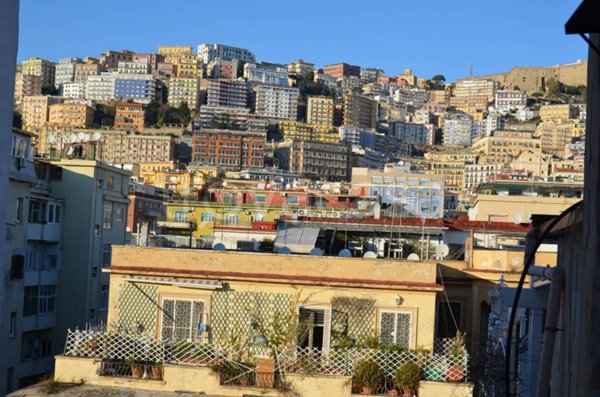 appartamento in affitto a Napoli in zona Chiaia