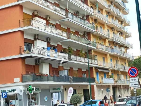 negozio in affitto a Napoli in zona Arenella