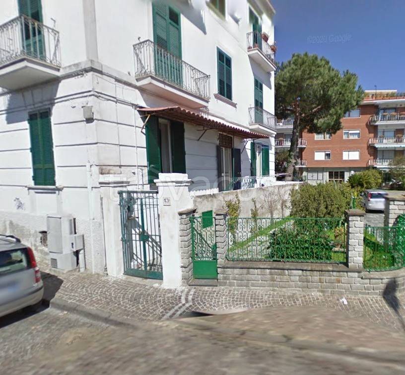 locale commerciale in affitto a Napoli in zona Posillipo