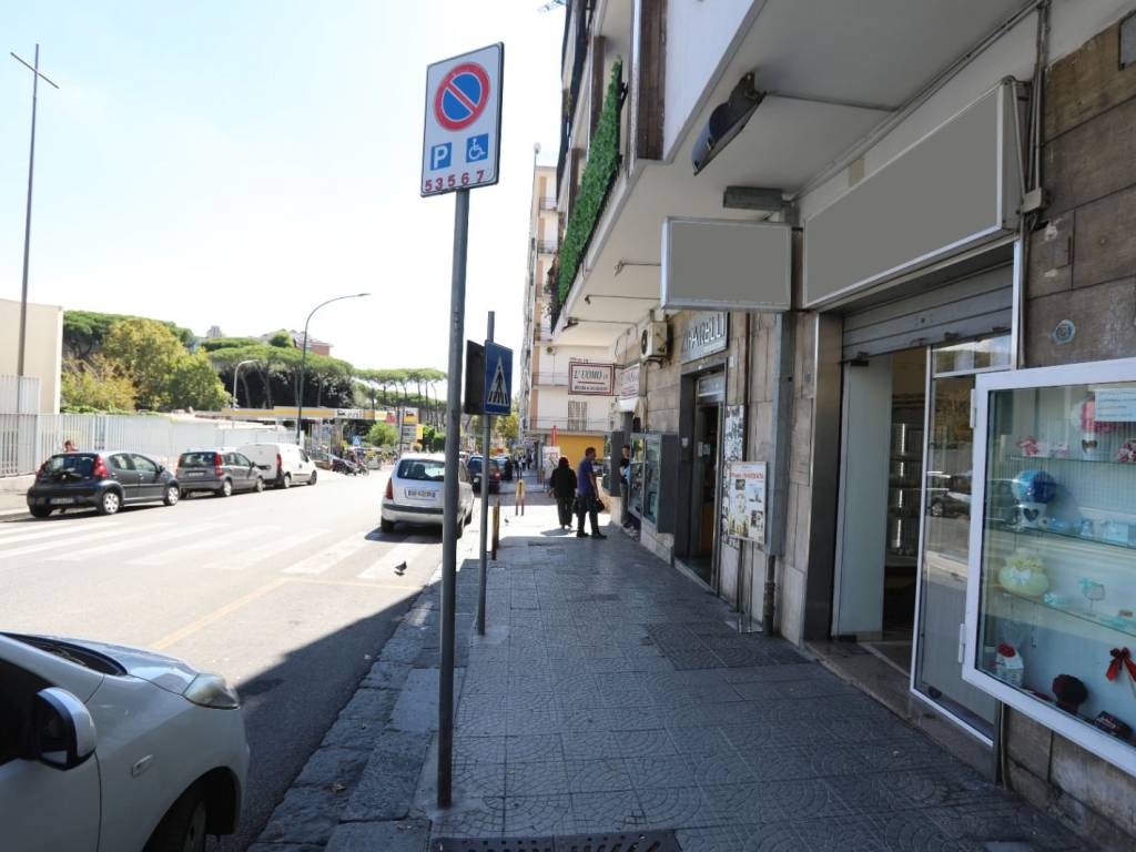 negozio in affitto a Napoli in zona Camaldoli