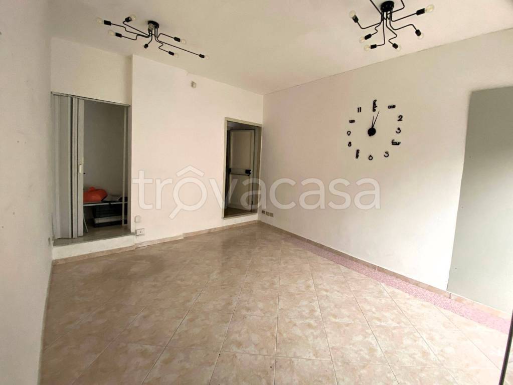 negozio in affitto a Napoli