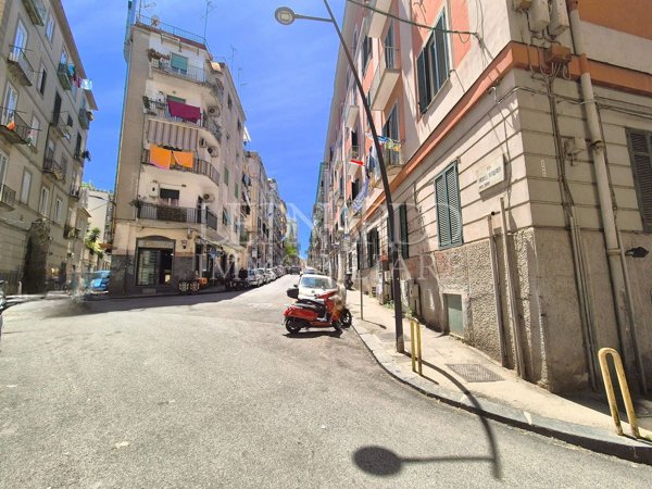 locale commerciale in affitto a Napoli in zona Vomero