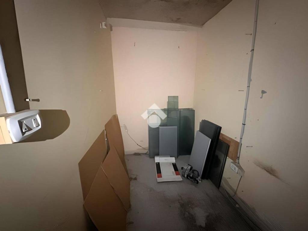 negozio in affitto a Napoli in zona Secondigliano