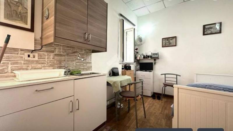 appartamento in affitto a Napoli in zona Chiaia