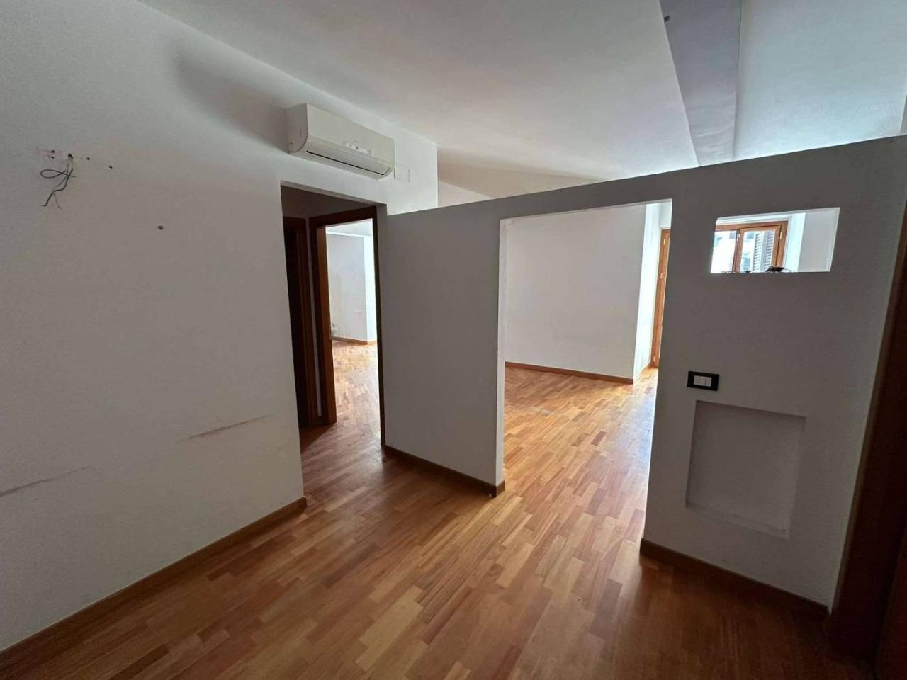 appartamento in affitto a Napoli in zona Chiaia