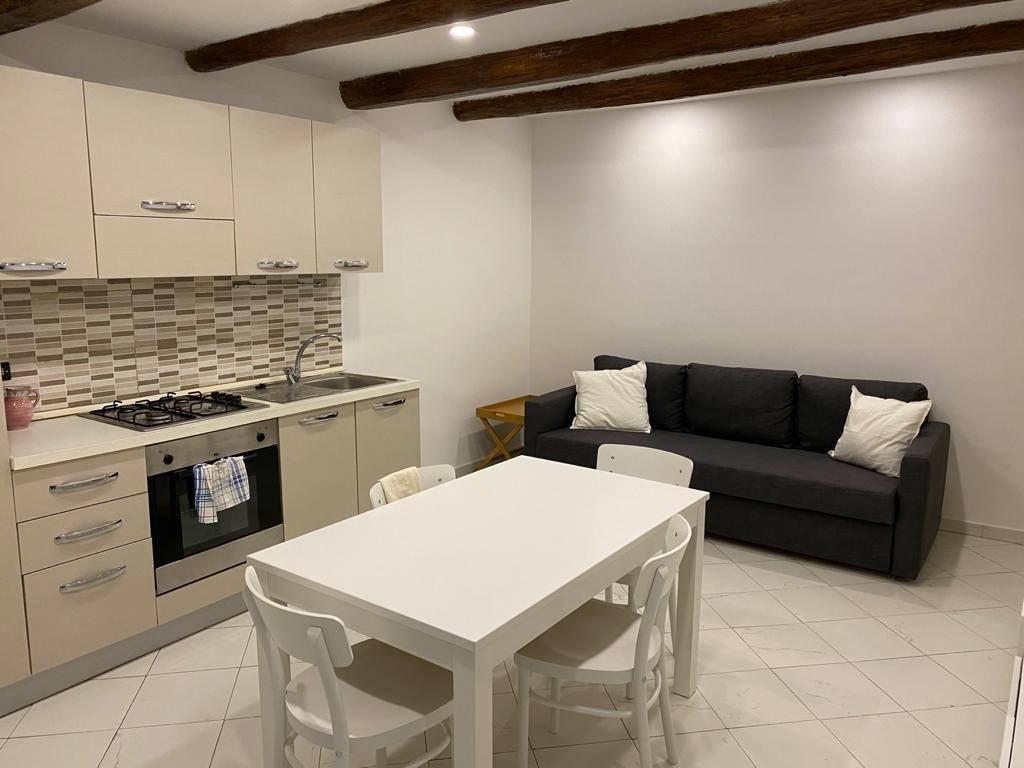 appartamento in affitto a Napoli in zona Stella