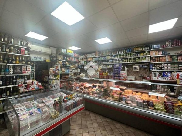 negozio in affitto a Napoli in zona Secondigliano