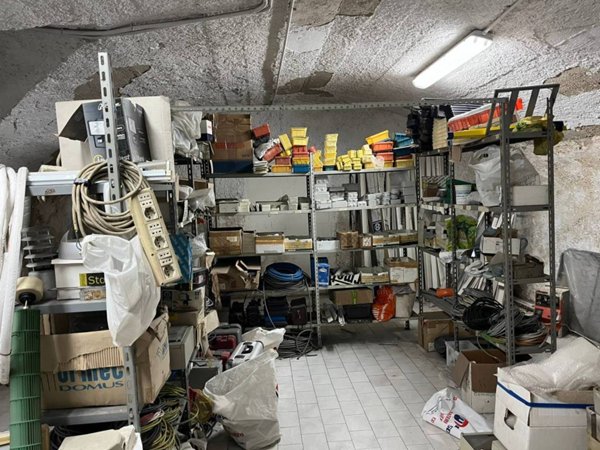locale commerciale in affitto a Napoli in zona Pendino / San Giuseppe