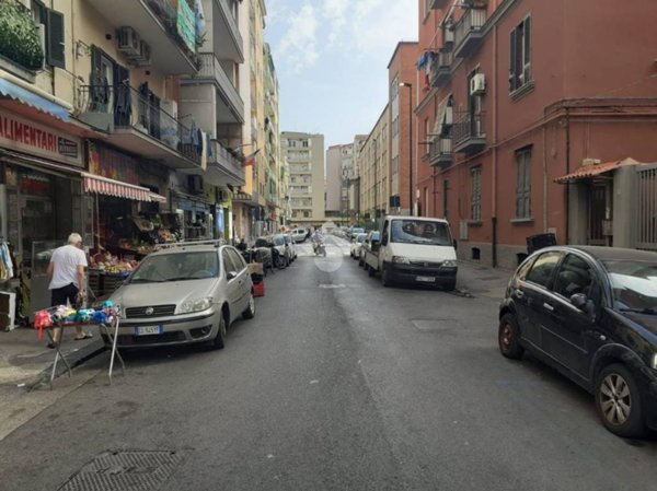 negozio in affitto a Napoli in zona Fuorigrotta