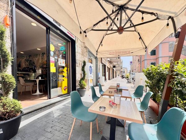 negozio in affitto a Napoli in zona Vomero