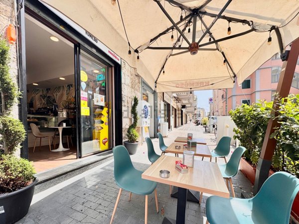 locale commerciale in affitto a Napoli in zona Vomero