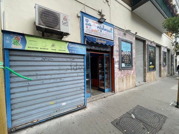 locale commerciale in affitto a Napoli in zona Arenella