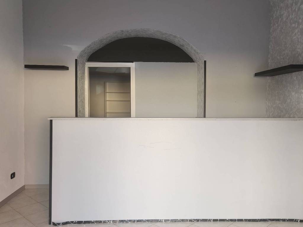 negozio in affitto a Napoli in zona Capodimonte / Colli Aminei