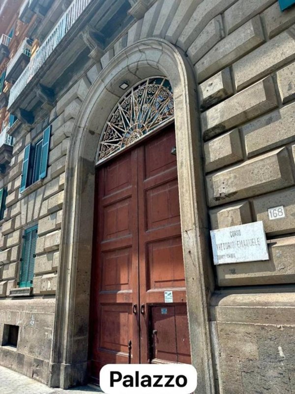 appartamento in affitto a Napoli in zona Chiaia
