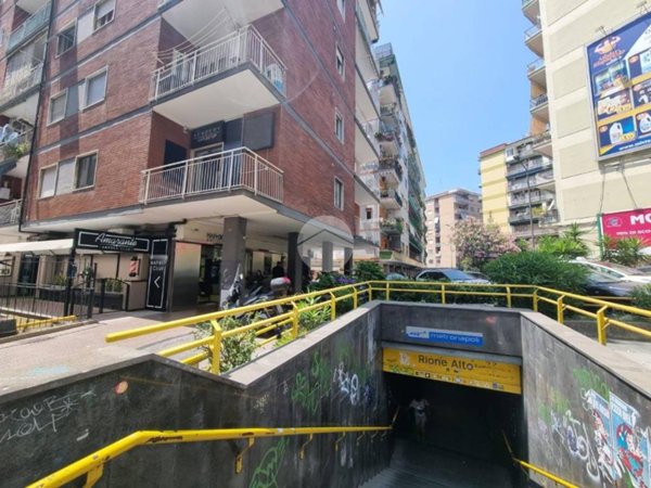 negozio in affitto a Napoli in zona Camaldoli