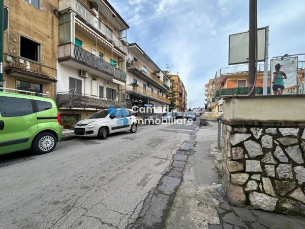negozio in affitto a Napoli in zona Pianura