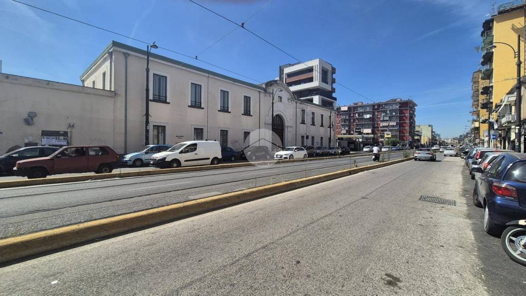negozio in affitto a Napoli in zona Poggioreale