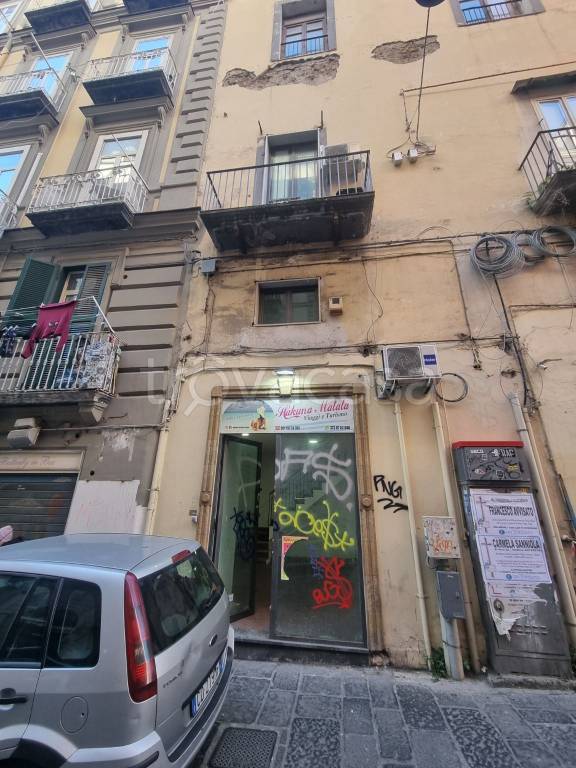 negozio in affitto a Napoli