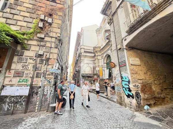 locale commerciale in affitto a Napoli
