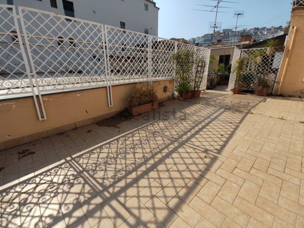 appartamento in affitto a Napoli in zona Chiaia