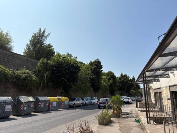 negozio in affitto a Napoli in zona Pianura