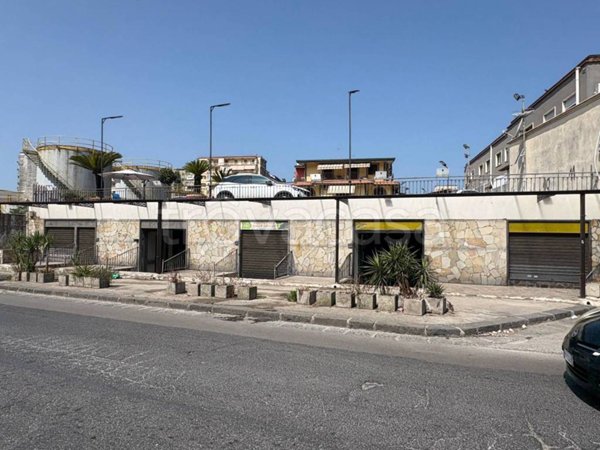 negozio in affitto a Napoli in zona Soccavo