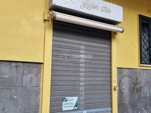 negozio in affitto a Napoli in zona Chiaia