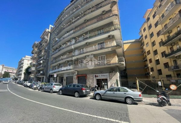 locale commerciale in affitto a Napoli in zona Arenella