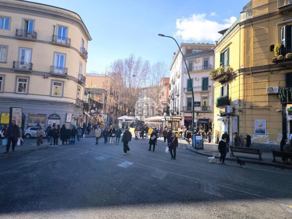 negozio in affitto a Napoli in zona Vomero