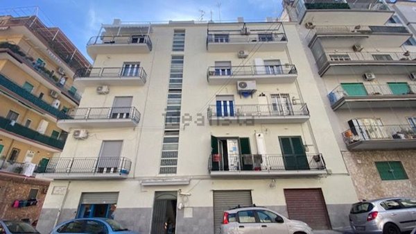 locale commerciale in affitto a Napoli in zona Bagnoli