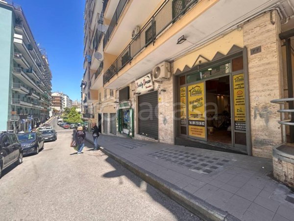 negozio in affitto a Napoli in zona Vomero