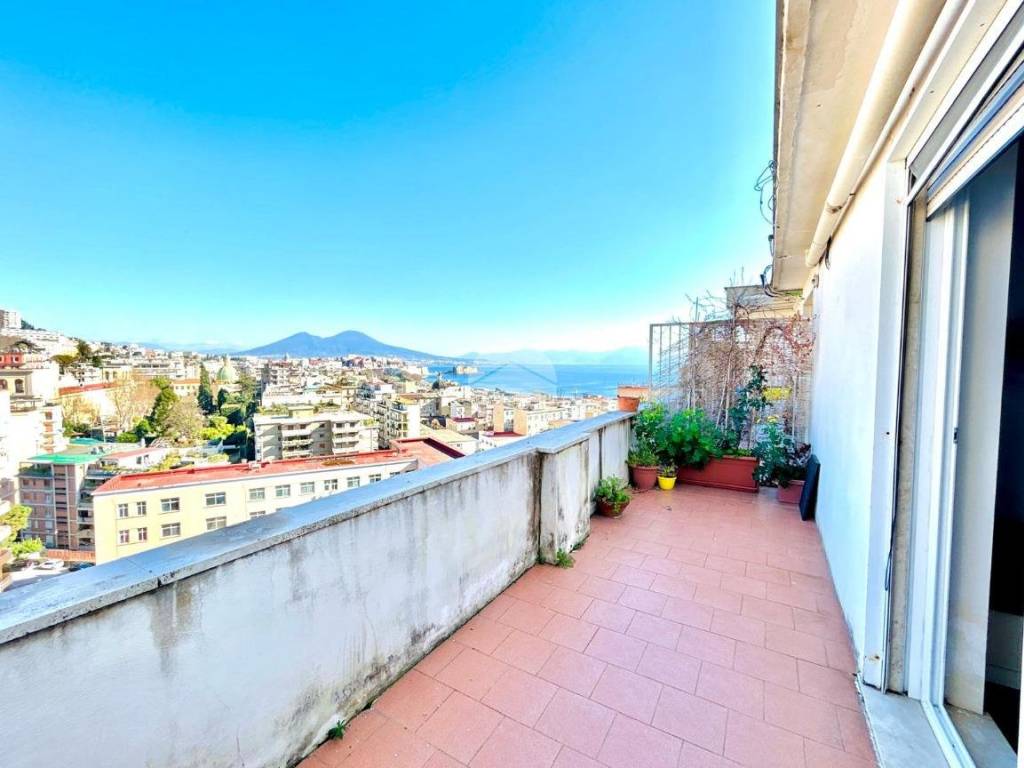 appartamento in affitto a Napoli in zona Chiaia