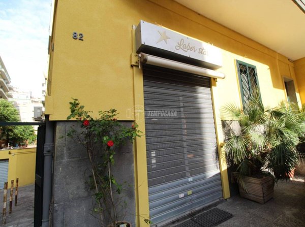 negozio in affitto a Napoli in zona Chiaia