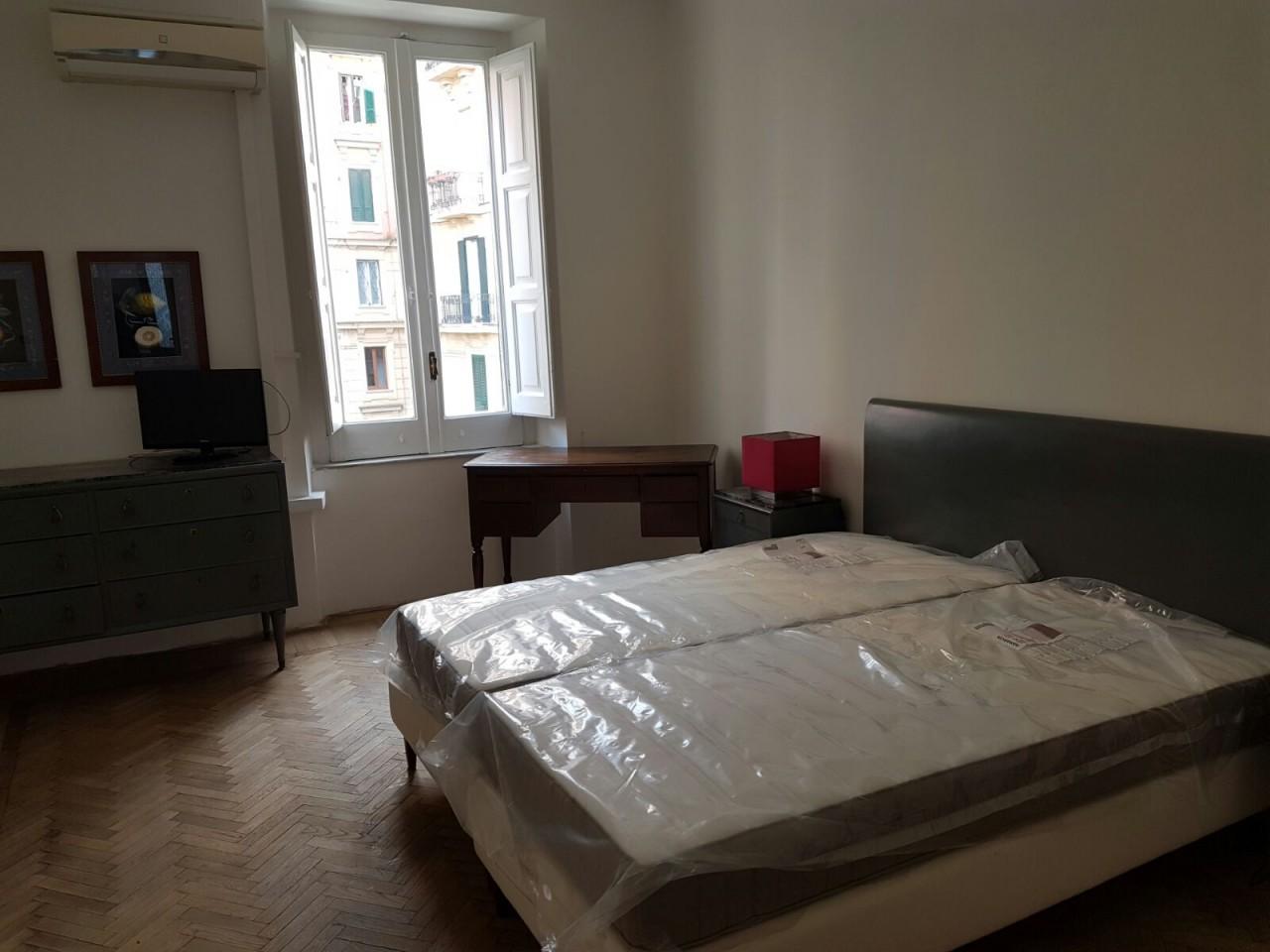 appartamento in affitto a Napoli in zona Chiaia